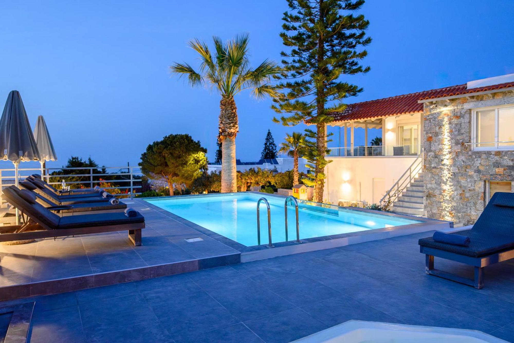Queen's Gem Luxury - Heated Jacuzzi & Pool *