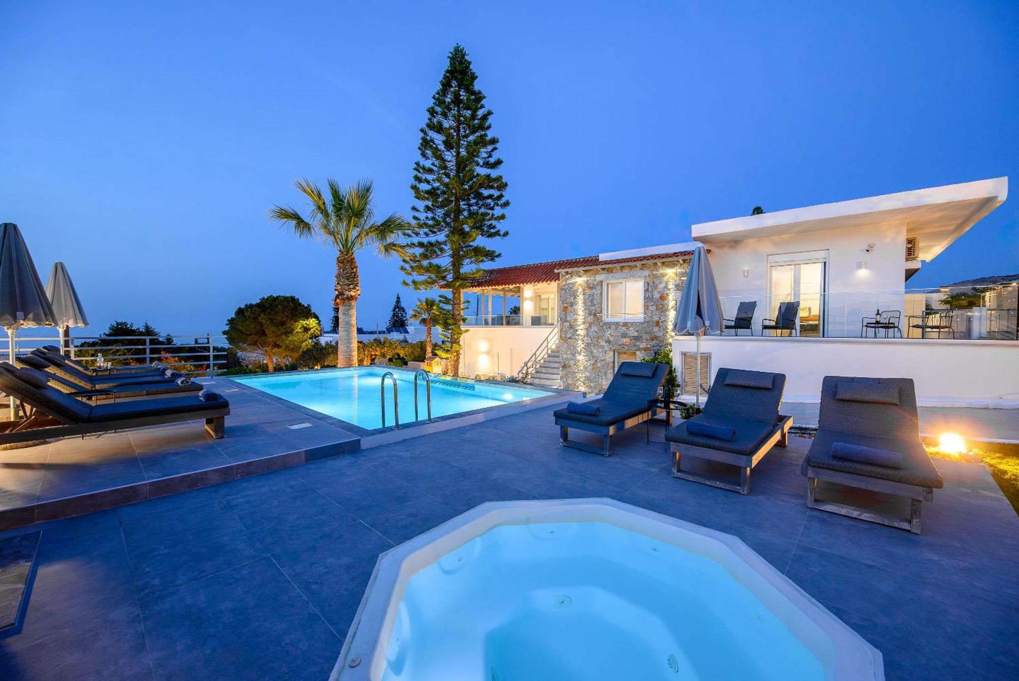 Queen's Gem Luxury - Heated Jacuzzi & Pool Villa