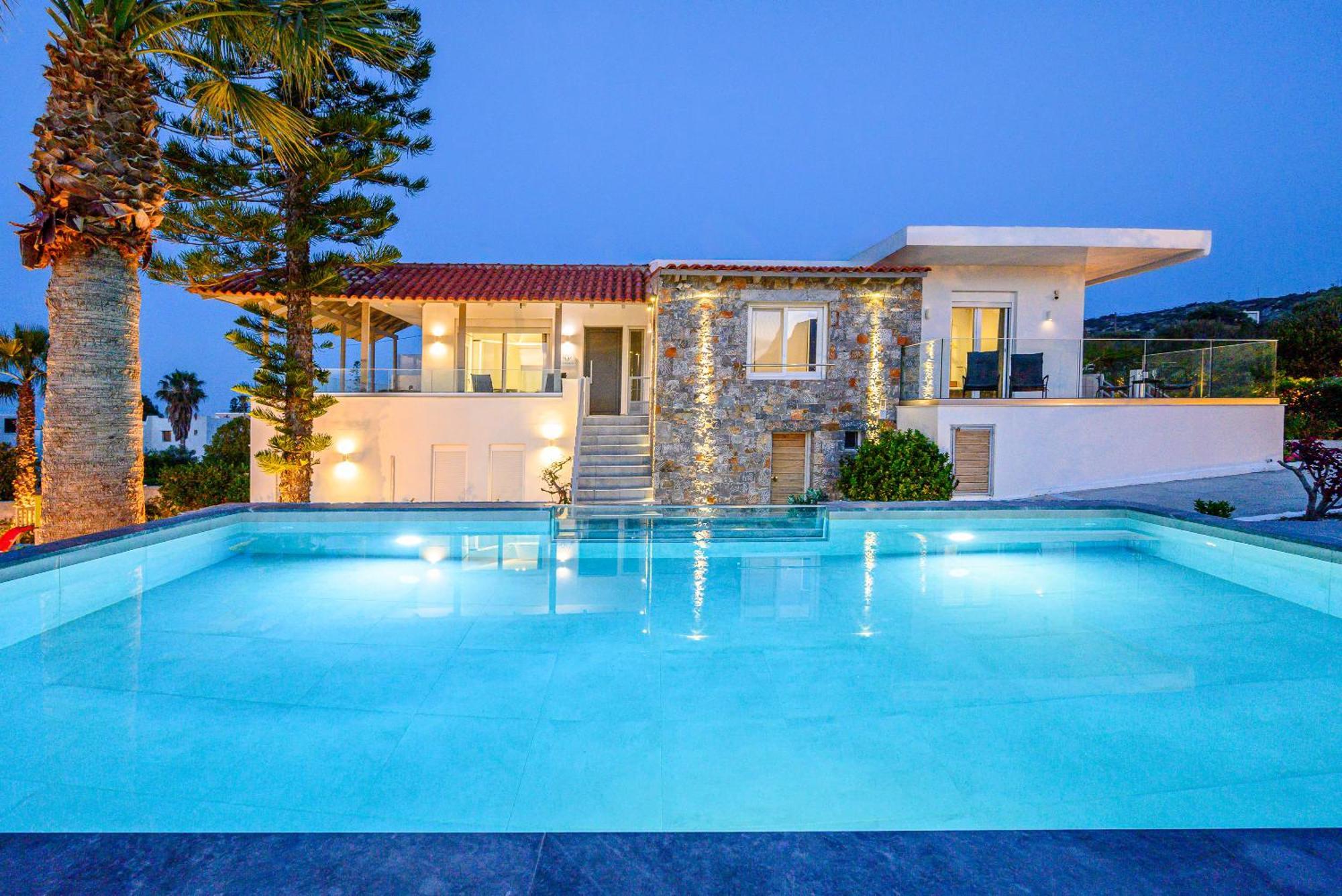 Villa Queen's Gem Luxury - Heated Jacuzzi & Pool