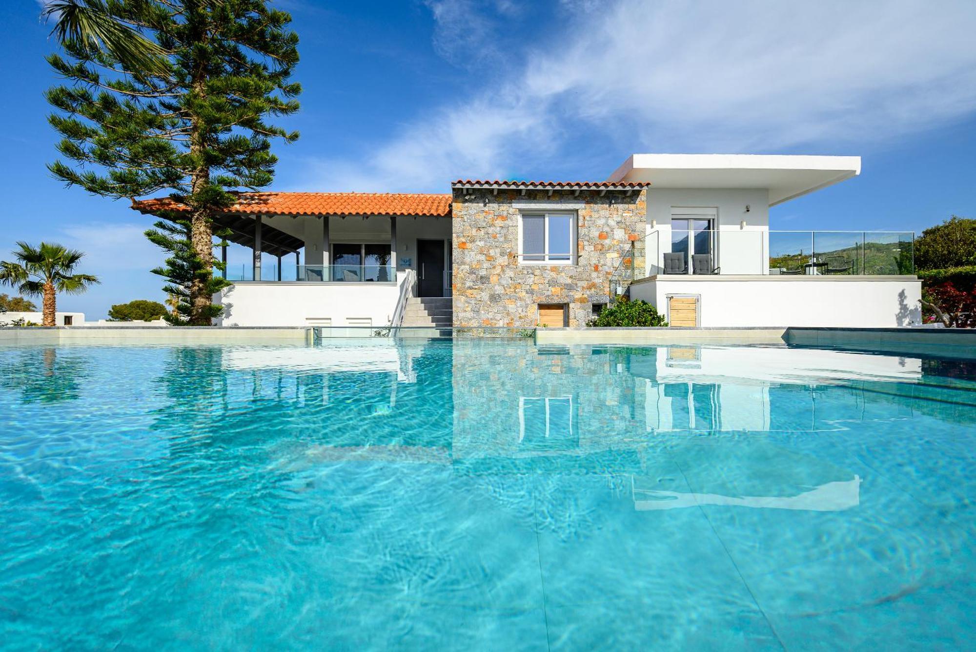 Queen's Gem Luxury - Heated Jacuzzi & Pool *