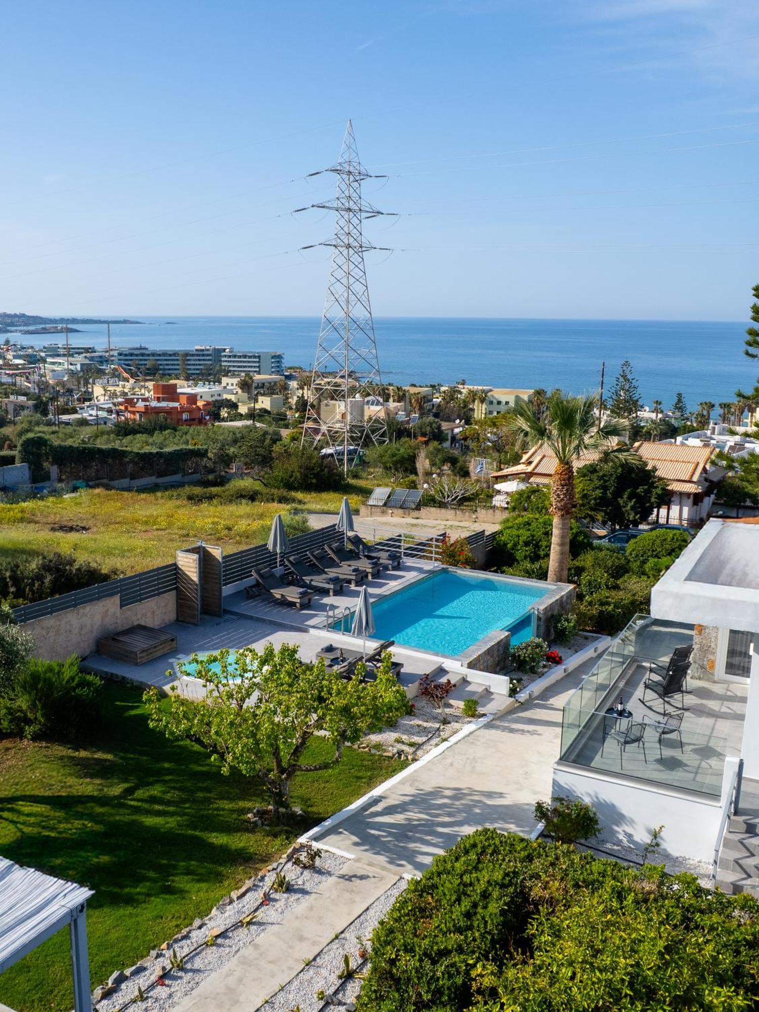 Queen's Gem Luxury - Heated Jacuzzi & Pool