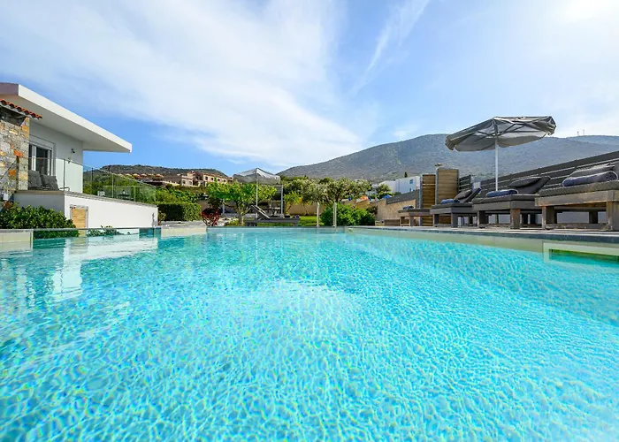 Queen\'S Gem Luxury Villa - Heated Jacuzzi & Pool