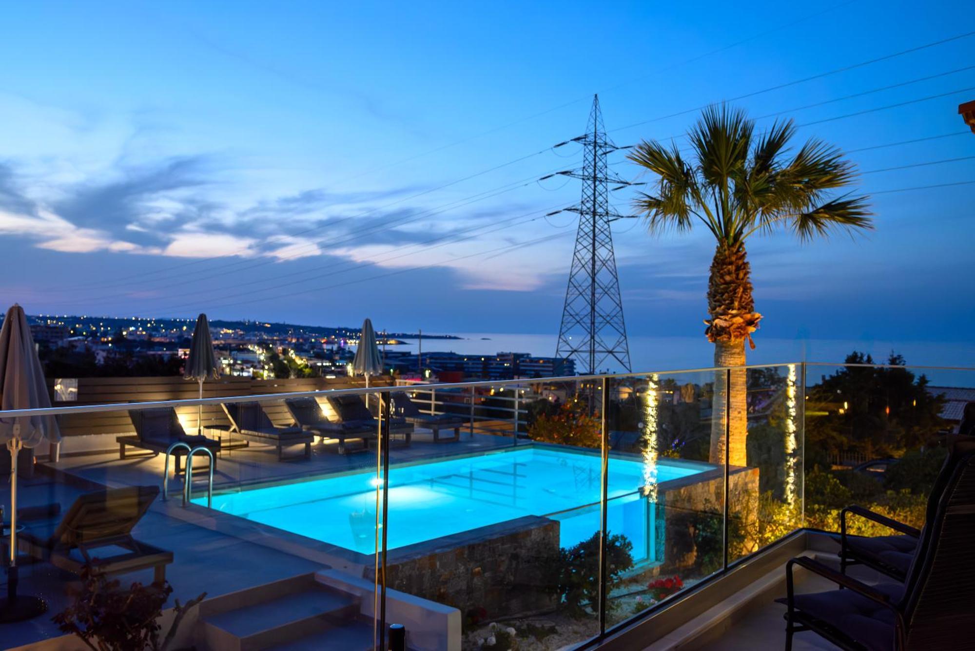 Queen's Gem Luxury - Heated Jacuzzi & Pool *